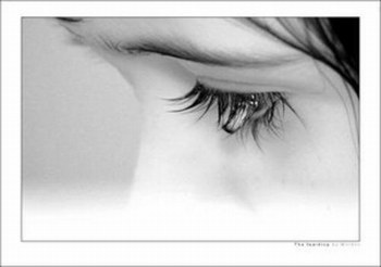 Chica ojos llorosos