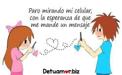 Paro mirando mi celular, con la esperanza...