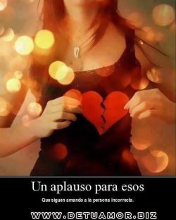 Un aplauso para esos que siguen amando a...